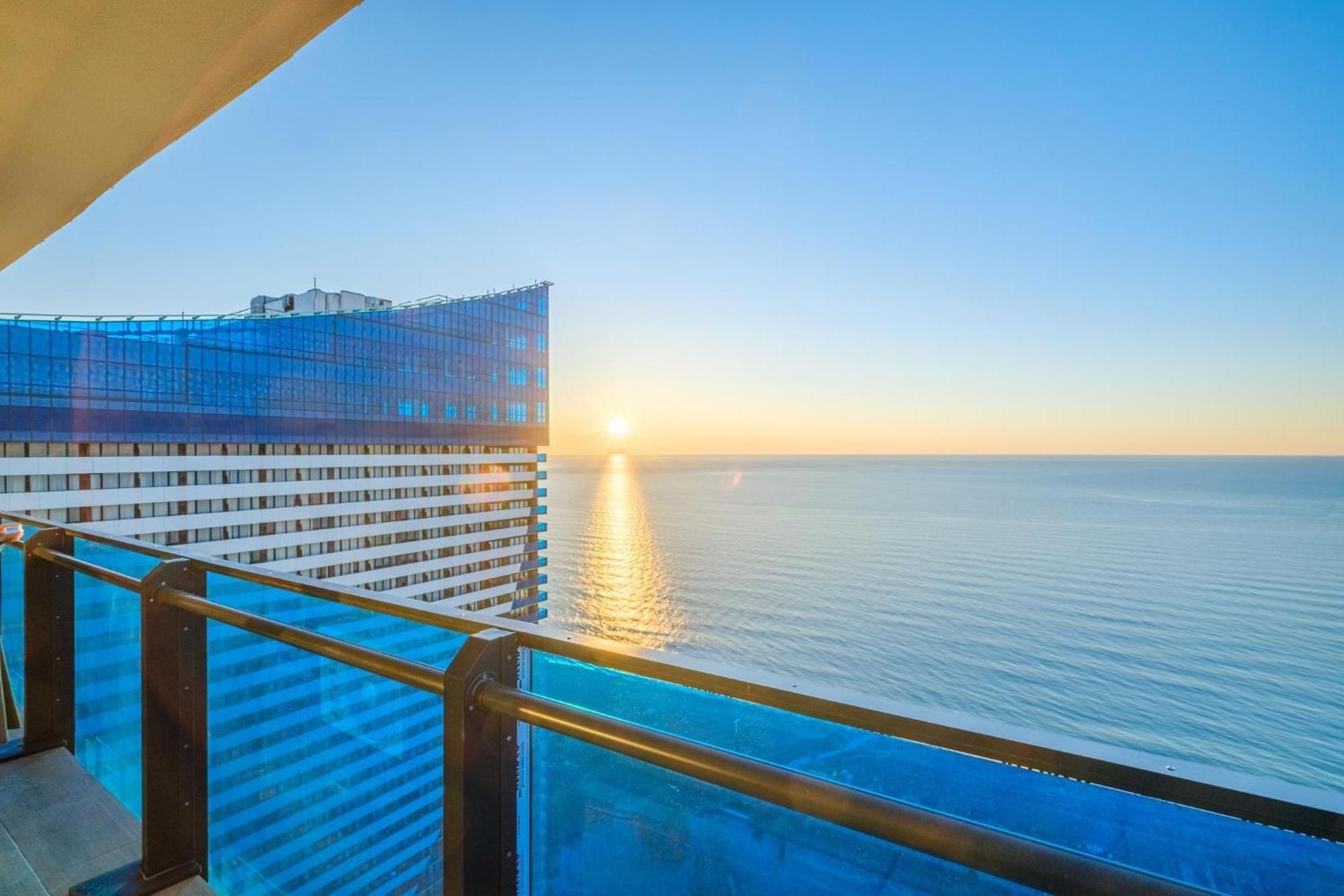 Panorama Sea View Central City Batumi & Aparthotel Экстерьер фото